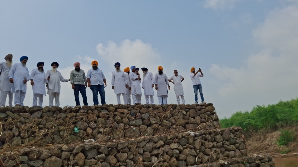 एन.के. शर्मा और सरबजीत सिंह झिंझर ने चार सदस्यीय समिति के साथ बाढ़ प्रभावित इलाकों का किया दौरा